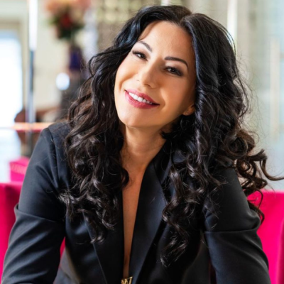 O bombă sexi, specialistă în cereale, are probleme cu legea, după falimentul uneia dintre firme
