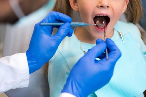 Medicii stomatologi cer ghiduri clare pentru sedarea copiilor în cabinete, după moartea fetiței de 2 ani în București