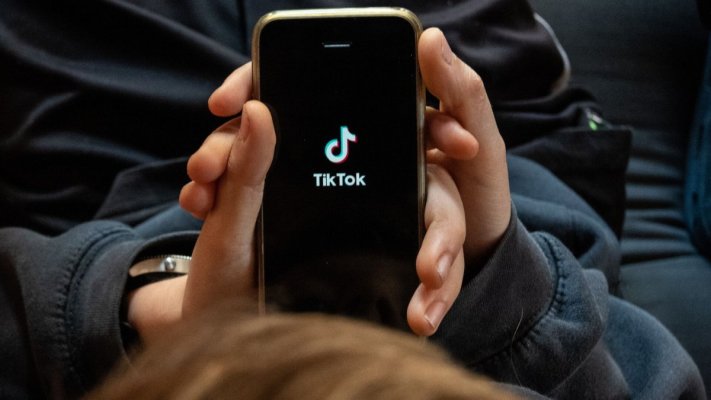 Doi adolescenți au atacat la Curtea Supremă legea care le-a interzis accesul la TikTok
