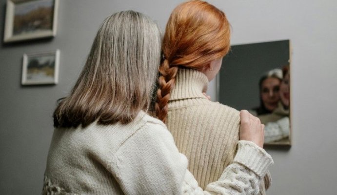 Studiul care scoate la iveală legătură neașteptată dintre părul cărunt și cancer