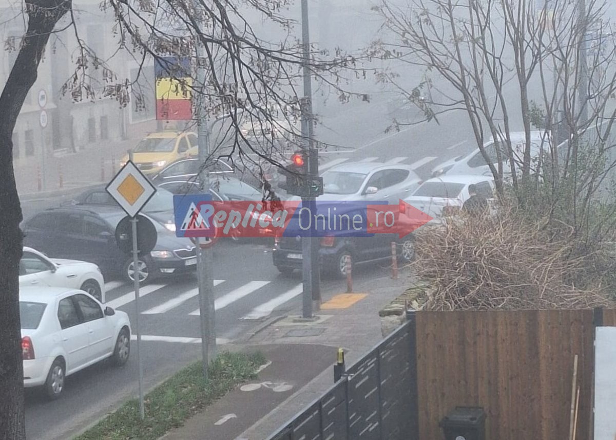 Accident rutier intre doua autoturisme, la intersectia dintre strada Mihai Viteazu si bulevardul Ferdinand Accident rutier intre doua autoturisme, la intersectia dintre strada Mihai Viteazu si bulevardul Ferdinand