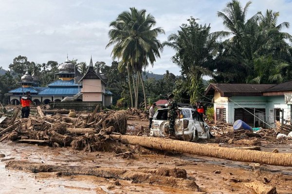 Bilanțul provizoriu al inundațiilor din Indonezia depășește 900 de morți