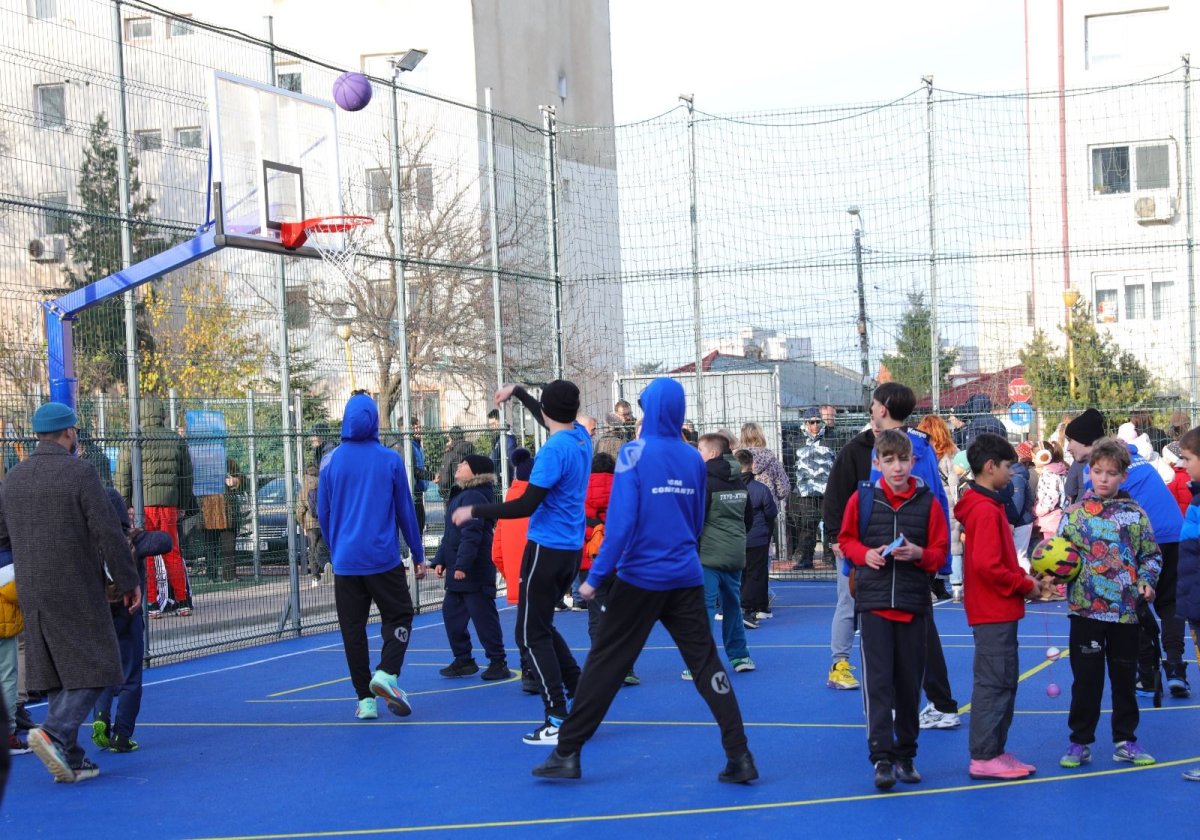 Un spatiu modern destinat activitatilor sportive si recreative a fost amenajat in cartierul Inel II
