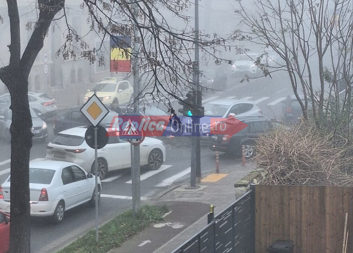 Accident rutier intre doua autoturisme, la intersectia dintre strada Mihai Viteazu si bulevardul Ferdinand Accident rutier intre doua autoturisme, la intersectia dintre strada Mihai Viteazu si bulevardul Ferdinand