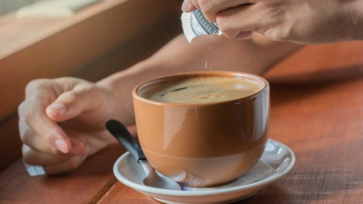 Studiu: Un îndulcitor comun găsit în multe produse ar putea avea efecte asupra ficatului