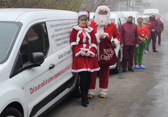 Voluntarii Asociaţiei „Suflete Deschise“ au ajuns cu daruri de Crăciun la zeci de familii sărace din judeţul Constanţa