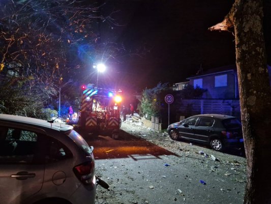 Doi copii morți, mai mulți răniți și persoane prinse sub dărâmături, după o explozie de gaze într-un bloc