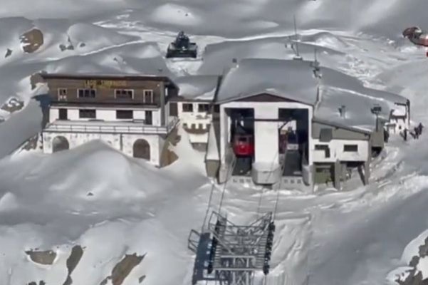 Accident grav la telecabină: Mai mulți oameni au fost răniți, iar 100 au rămas blocați la 2.800 de m altitudine. Video