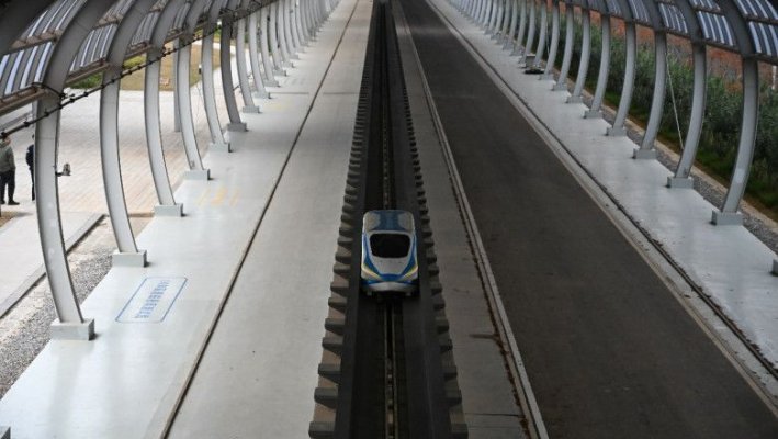 China a doborât un nou record tehnologic: Un vehicul a accelerat la 700 km/h în doar 2 secunde