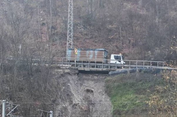 Restricție parțială de trafic, din cauza unei alunecări de teren, sub structura DN1