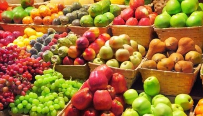 Cele 12 fructe și legume cu cele mai multe pesticide. Substanțele găsite sunt legate de apariția cancerului