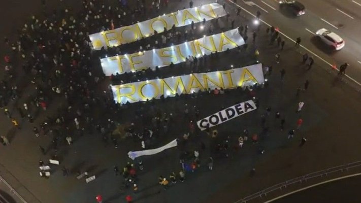 Contra-manifestație în apropierea protestului pro justiție din Piața Victoriei: „Bolojan, te sună Coldea!“