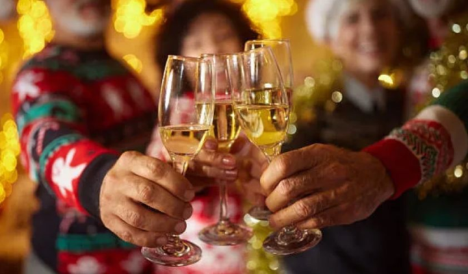 Consumul de alcool de sărbători: De ce excesele 'ocazionale' pot fi mai periculoase decât par