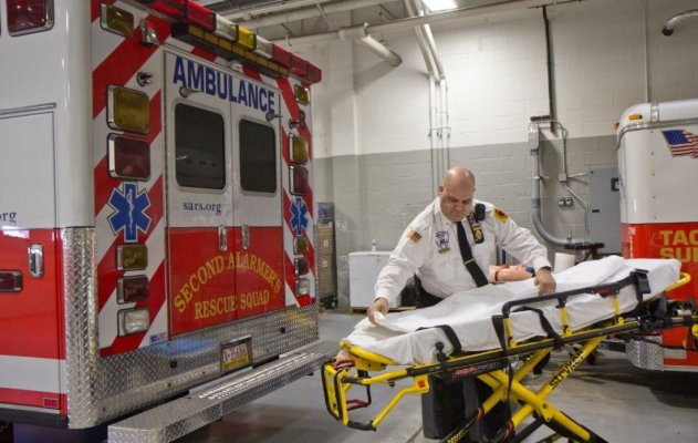  Incendiu devastator la un azil de bătrâni din Philadephia. Cel puţin doi morţi şi mai mulţi dispăruţi 