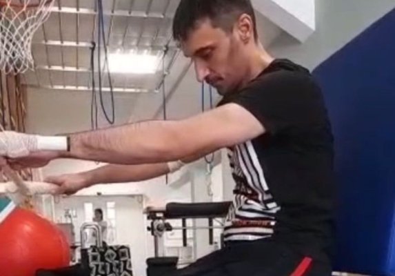 Un tânăr care a paralizat, după ce a căzut de pe acoperișul casei, are nevoie de ajutorul nostru!