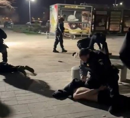 Scandal la intrare în Mamaia! Șase tineri s-au bătut, în fața Pavilionului Expozițional. Video