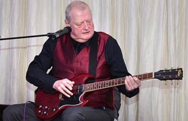A murit Mick Abrahams, membru fondator al trupei britanice de rock Jethro Tull. Video