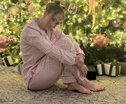 Jennifer Lopez a sărbătorit Crăciunul în familie! Imagine rară alături de sora ei
