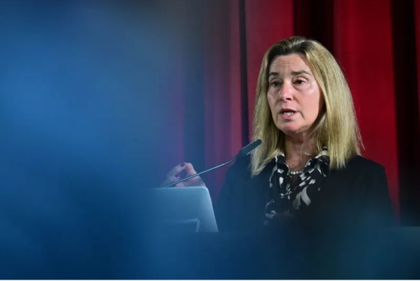 Fosta șefă a diplomației UE, Federica Mogherini, a fost reținută