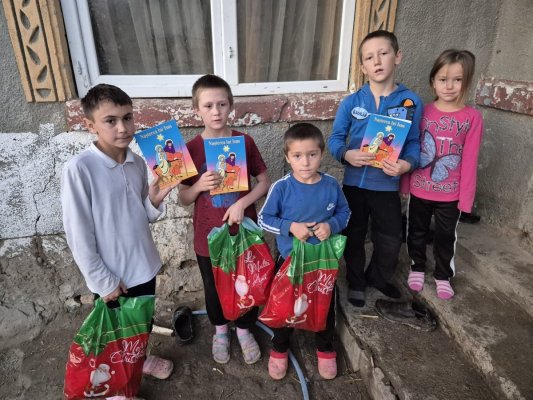 Voluntarii Asociației „Suflete Deschise” aduc speranță în satele uitate, pentru copiii și familiile nevoiașe
