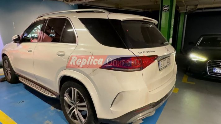Doi șoferi sănătoși tun au parcat pe locul persoanelor cu handicap, în parcarea din City Mall. Video