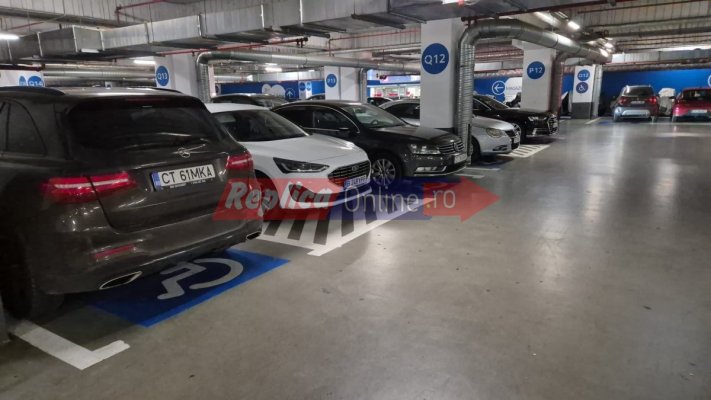  Locurile de parcare pentru persoanele cu handicap, ocupate de șmecherii veniți la cumpărături. Video
