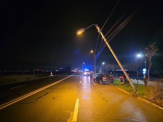 Un autoturism a intrat în stâlp, între localitățile Eforie Sud și Eforie Nord