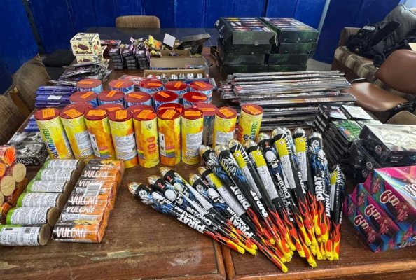 Jandarmii constănțeni au descoperit peste 3.300 de articole pirotehnice vândute ilegal