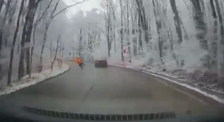 Accident mortal de motocicletă în ajunul Crăciunului, surprins de o cameră de bord! Video