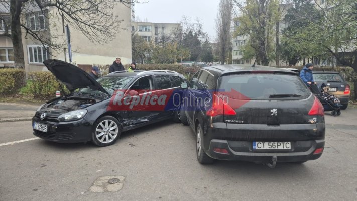 Accident pe Soveja în apropiere de City Mall. O persoană a fost încarcerată VIDEO