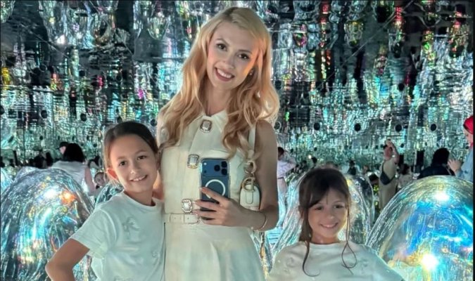Andreea Bălan a împodobit bradul într-o atmosferă de poveste