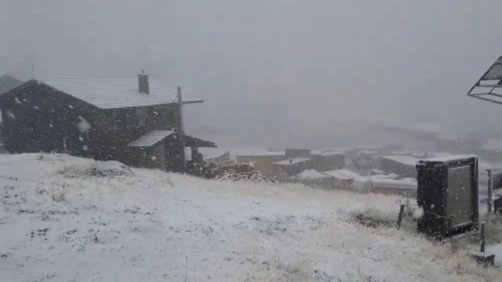 La Bâlea Lac, cel mai mare strat de zăpadă din județ: Risc crescut de avalanșe