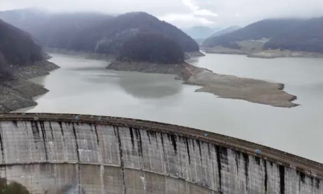 Hidroelectrica efectuează lucrări peste noapte la Barajul Paltinu. CJ Prahova promite că situația este sub control