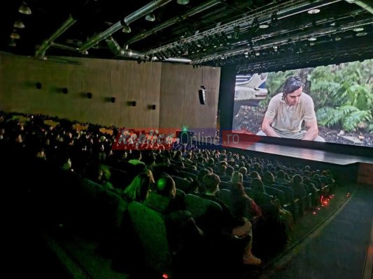 „Cravata galbenă” – povestea extraordinară a maestrului Sergiu Celibidache, proiectată cu săli sold-out la Centrul Multifuncțional „Jean Constantin”