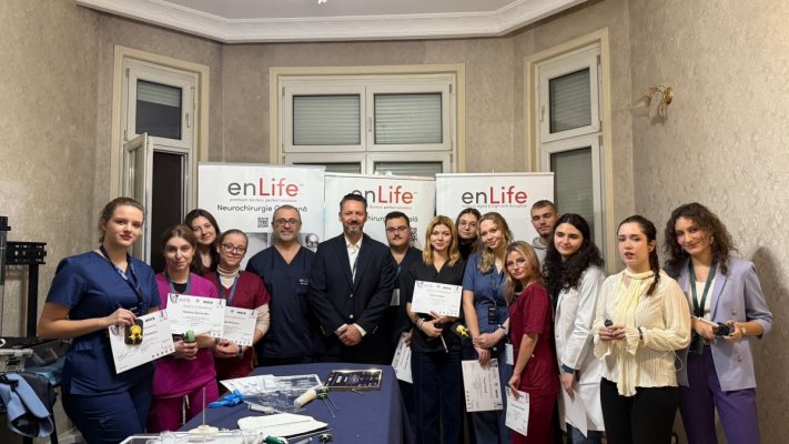 Dr. Ștefan Mindea evidențiază tratamente moderne pentru fractura vertebrală în fața viitorilor medici din România