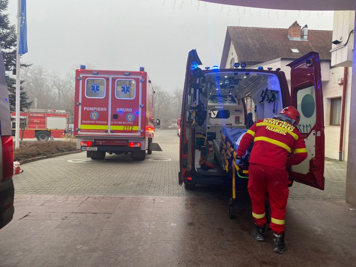 Alerta maxima! Tavanul piscinei hotelului Hilton, din Sibiu, s-a prabusit peste mai multe persoane Alerta maxima! Tavanul piscinei hotelului Hilton, din Sibiu, s-a prabusit peste mai multe persoane
