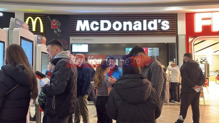 Cozi interminabile la fast food. Cum a devenit shaorma noua... sarma de sărbători. Video    