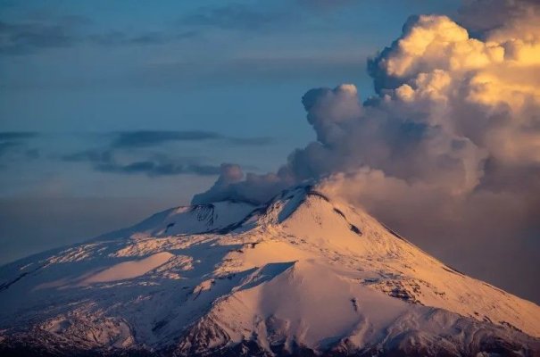 Vulcanul Etna își intensifică activitatea. Autoritățile au ridicat gradul de alertă. Video