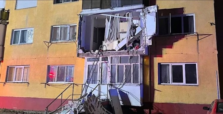 Explozie într-un bloc. O femeie a fost proiectată în afara apartamentului