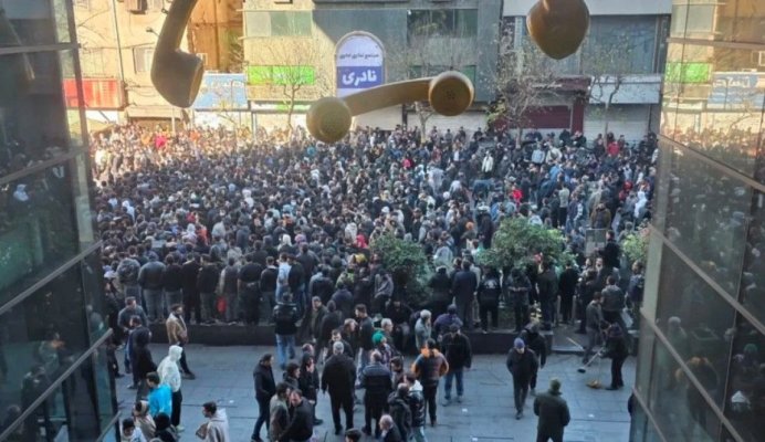 Luptă pentru o bucată de pâine. Protestele iau amploare în Iran din cauza scumpirilor