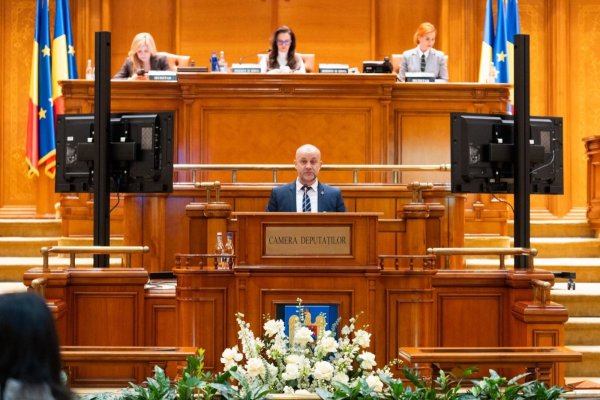 Deputatul Cosmin Hristu: Școala nu poate concura la nesfârșit cu jocurile, filmările și rețelele sociale