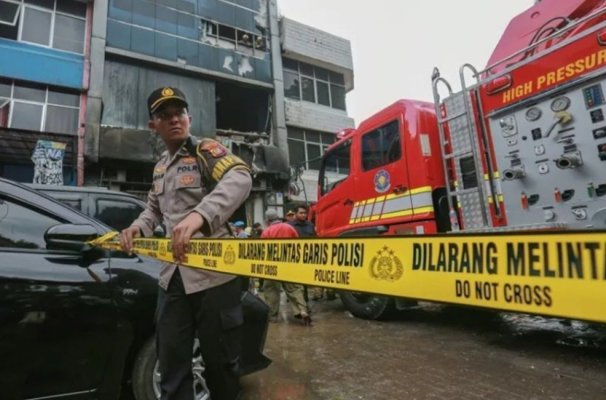 Cel puţin 22 de morţi în Indonezia, după ce o baterie de dronă a explodat la parterul unui bloc de birouri de şapte etaje