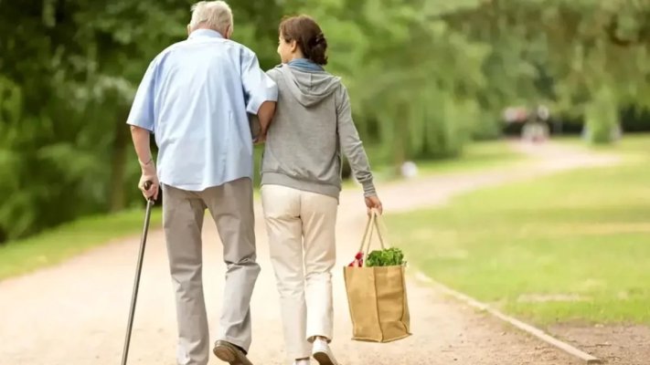 Badantele românce, în pericol: italiencele revin în îngrijirea batrânilor la domiciliu