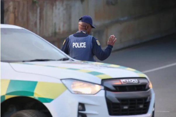 Zeci de oameni au fost împușcați pe stradă, lângă Johannesburg, de bărbați necunoscuți. Cel puțin 10 morți