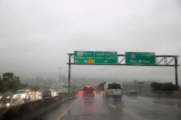 Ordine de evacuare la Los Angeles, unde va ploua torențial de Crăciun. Video