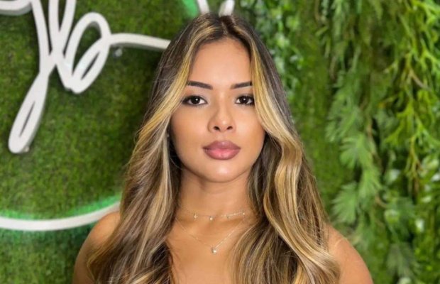 O influenceriță celebră a murit, după ce a căzut de la etajul 10. Soțul ei a fost arestat