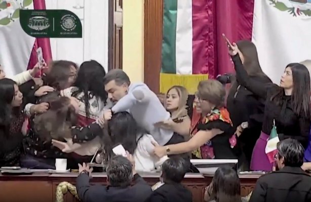 Scandal în Parlament: mai multi deputați s-au bătut în timpul unei dezbateri parlamentare! VIDEO
