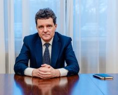 Nicușor Dan: Mă bucur că brățările dacice și Coiful de la Coțofenești au fost recuperate