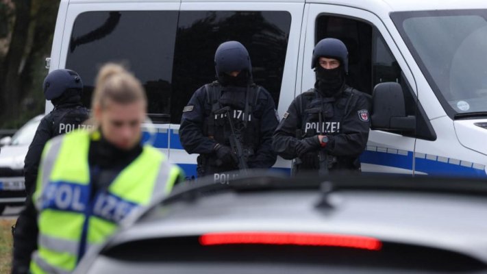 Un șofer român de TIR a provocat panică pe o autostradă din Germania, după ce s-a urcat beat la volan