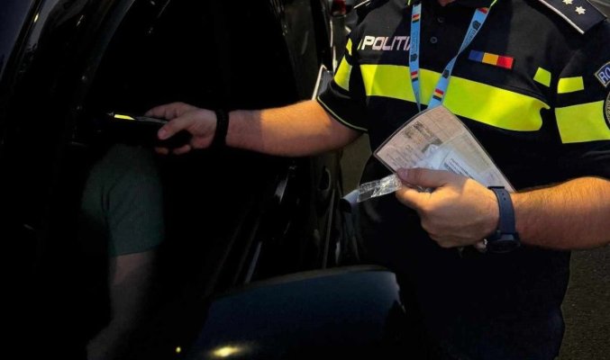 Un polițist a fost reținut, după ce și-ar fi făcut „abonament“ la șpăgi de la șoferi cu bolizi